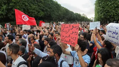 من مسيرة لنشطاء تونسيين مساء أمس الجمعة