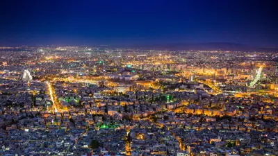 صورة لمدينة دمشق في المساء