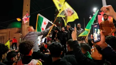 أكراد يحتفلون في القامشلي بالاتفاق بين الإدارة السورية وقسد