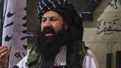 وزير اللاجئين الأفغاني خليل حقاني