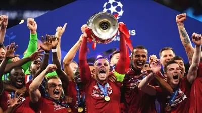 هيندرسون خلال تتويج ليفربول بدوري الأبطال