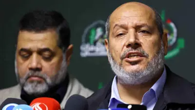 خليل الحية وأسامة حمدان خلال مؤتمر صحفي سابق