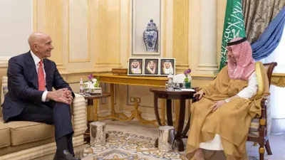 وزير الخارجية السعودي خلال لقائه المبعوث الأمريكي إلى سوريا
