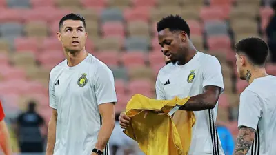 كريستيانو رونالدو مع لاعبي النصر السعودي