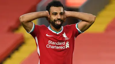 محمد صلاح يهدي هدف "الهاتريك" لمؤمن زكريا‎ (فيديو)