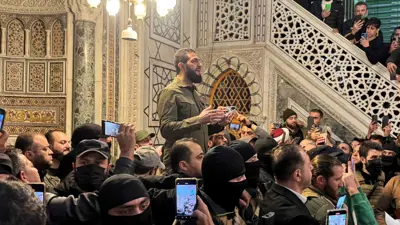 أبو محمد الجولاني يتحدث إلى حشد في المسجد الأموي