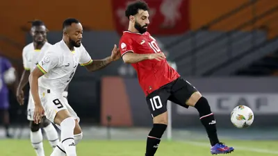 محمد صلاح ينفعل على حكم مباراة مصر وغانا (فيديو)