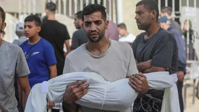 تشييع ضحايا غارة على مدرسة للنازخين في غزة
