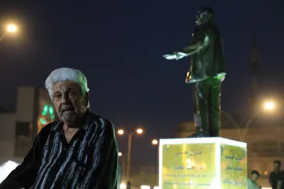 تمثال الشاعر الراحل موفق محمد في العراق