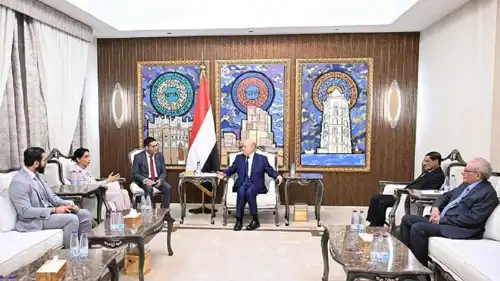 رشاد العليمي خلال لقائه سفيرة المملكة المتحدة في اليمن