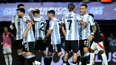 منتخب الأرجنتين في مواجهة بيرو