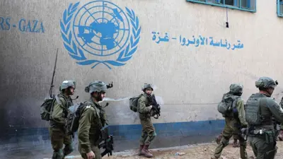 أفراد من الجيش الإسرائيلي في مقر "الأونروا" بغزة