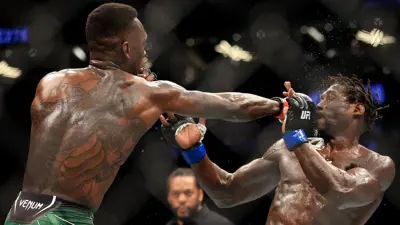 UFC276.. إسرائيل أديسانيا يدخل الحلبة على طريقة "أندرتيكر" ويحافظ على لقبه بإسقاط كانويير (فيديو)