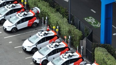 بعد حادثين.. تقليص استخدام سيارات ذاتية القيادة بمدينة أمريكية