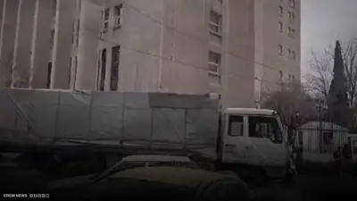 شاحنات تفرغ الأموال في البنك المركزي في سوريا