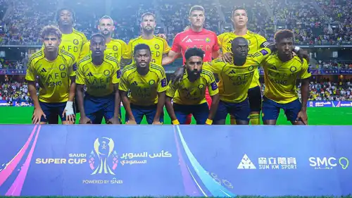 رونالدو وبينتو مع لاعبي النصر