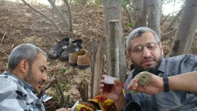 محمد الضيف (يمين)