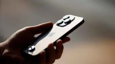 هاتف آيفون