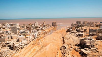 جثث "مرمية".. تفاصيل "موجعة" يرويها أحد الناجين في درنة الليبية