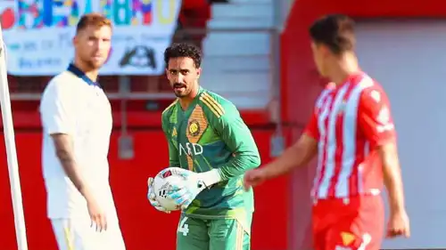 نواف العقيدي في مباراة النصر ضد ألميريا