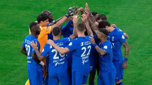 لاعبو الهلال قبل مواجهة الرياض في الدوري السعودي