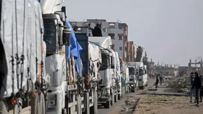 شاحنات محملة بالمساعدات الإنسانية تصل إلى قطاع غزة