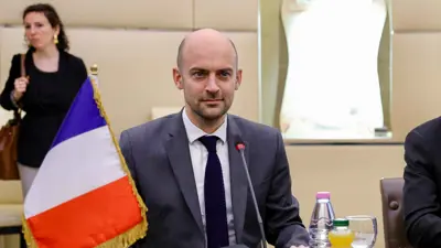  وزير الخارجية الفرنسي جان نويل بارو 