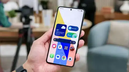 شعار غوغل على شاشة هاتف أندرويد