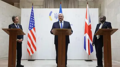 وزراء خاجية أوكرانيا وأمريكا وبريطانيا