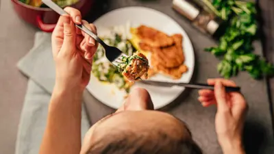 تناول الطعام (تعبيرية)