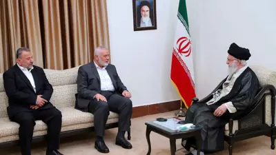 إسماعيل هنية وصالح العاروري مع خامنئي