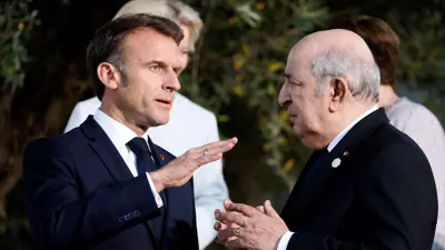 الرئيسان الجزائري عبد العزيز تبون والفرنسي إيمانويل ماكرون