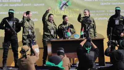 من عملية تبادل الأسرى في غزة