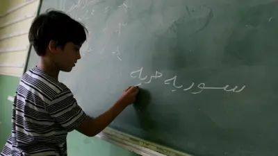 طفل سوري لاجئ في لبنان يكتب "سورية حرية"