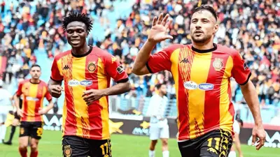 يوسف بلايلي (يمين) لاعب الترجي التونسي