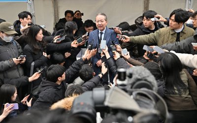 كوريا الجنوبية تعاقب نحو 5000 طبيب.. فما السبب؟