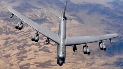 قاذفة بي-52 