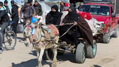 "يوم عيد".. غزيّون يعودون إلى مخيم النصيرات بعد نزوح قاسٍ