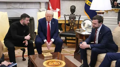 الرئيس الأمريكي ونائبه خلال لقاء مع الرئيس الأوكراني