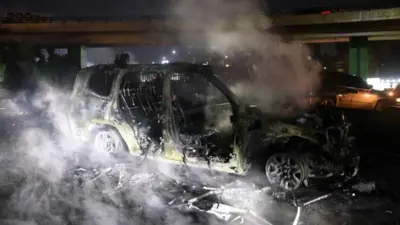 مركبة اليونيفيل بعد إحراقها بأحداث بيروت