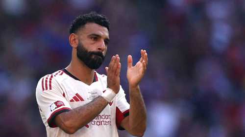لا نسمعك يا "يويفا".. أسطورة إنجلترا يرد على تغريدة محمد صلاح (صورة)