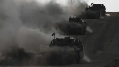 دبابات إسرائيلية قرب معبر فيلادلفيا