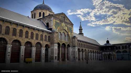 سيارة تتجول داخل المسجد الأموي تثير الغضب.. ما القصة؟