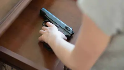 انتحار فتاة بسلاح ناري
