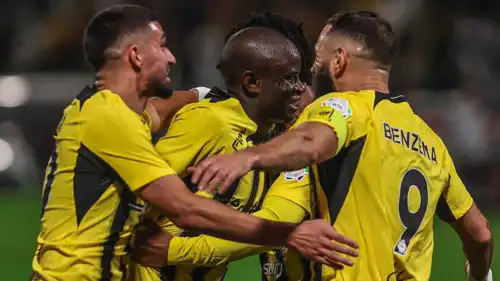 كانتي مع لاعبي الاتحاد