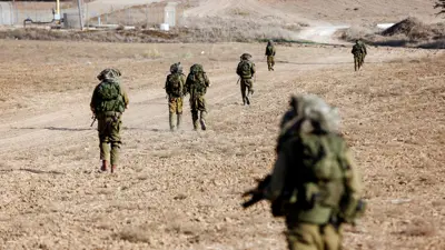 جنود إسرائيليون يتوغلون برا