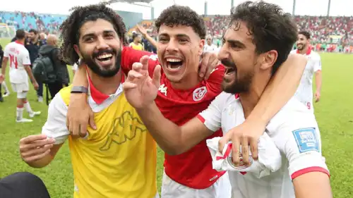لاعبو تونس بعد الفوز والتأهل لكأس العالم 