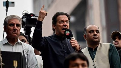 المحكمة العليا في باكستان تأمر بالإفراج عن عمران خان