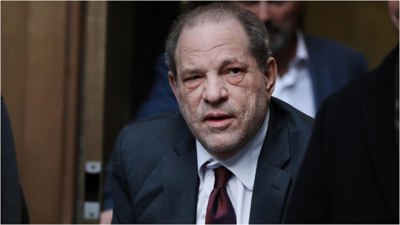رد فعل هارفي واينستين بعد الحكم عليه بالسجن 16 عاما إضافية