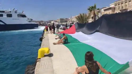 متظاهرون داعمون لفلسطين في جزيرة سيروس  اليونانية